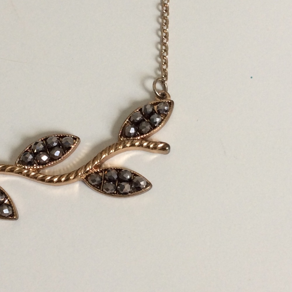 LC Marcasite style Leaf Necklace - Picture 6 of 9